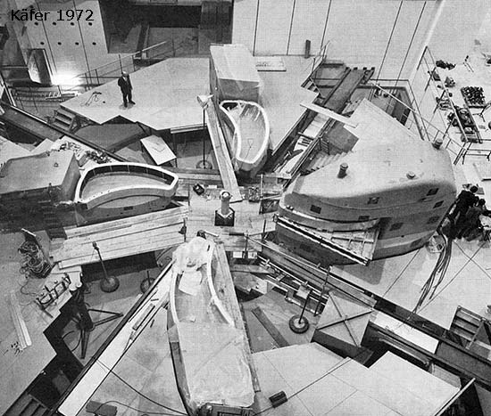 Montage der Sektormagnete des Ringbeschleunigers im SIN 1972.