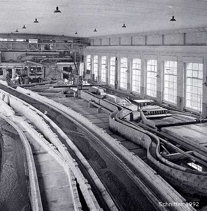 Modelle in der Versuchsanstalt für Wasserbau um 1938.